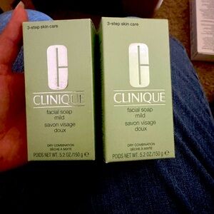 Clinique Facial Soap Mild Formula 5.2 oz/150 g Full Size Bar - Dry Combination